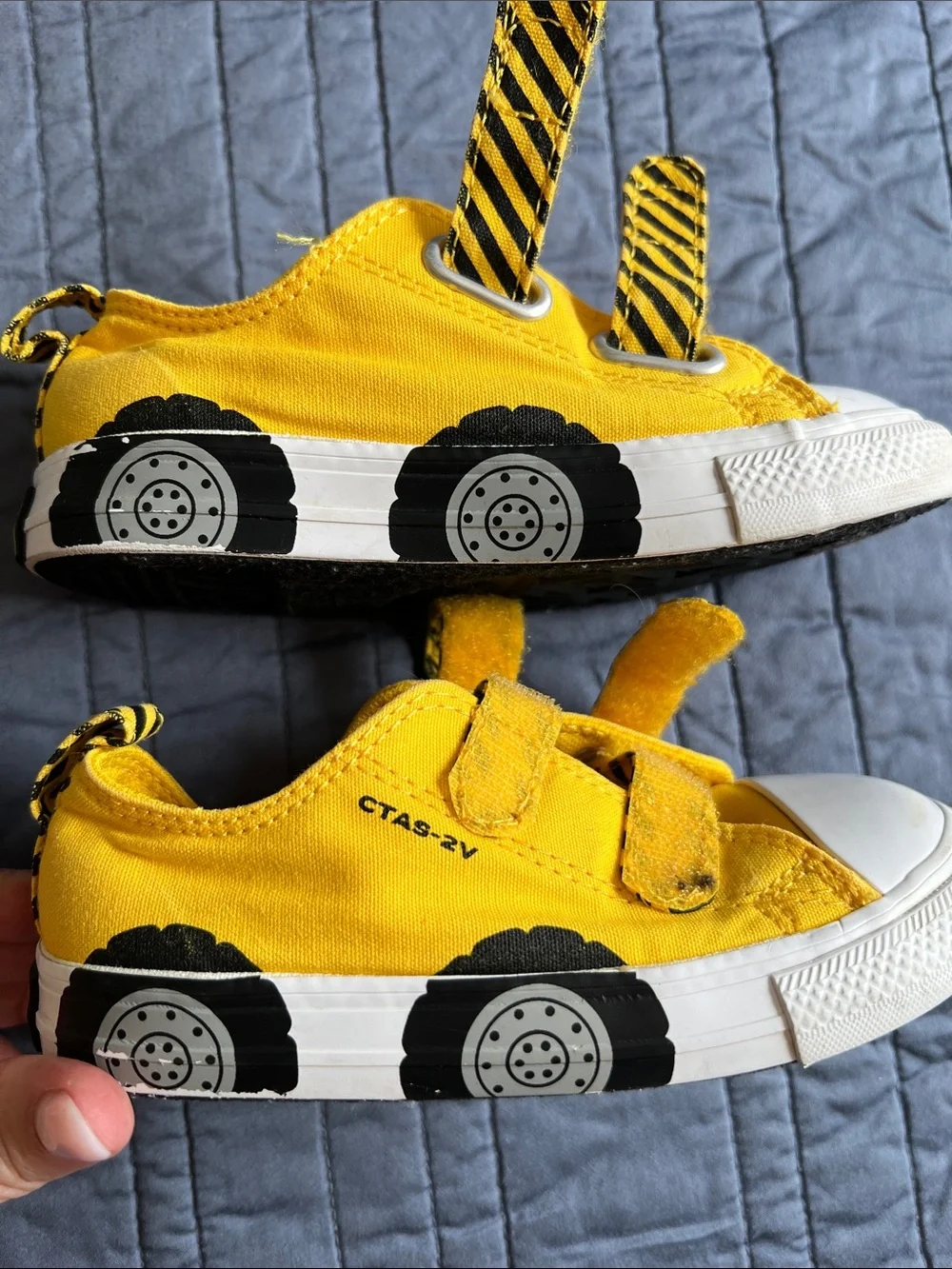 Converse yellow construction